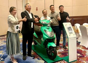 Laba, Ecgo, dan EvMoto Berkolaborasi Luncurkan Sewa Motor Listrik Sharing