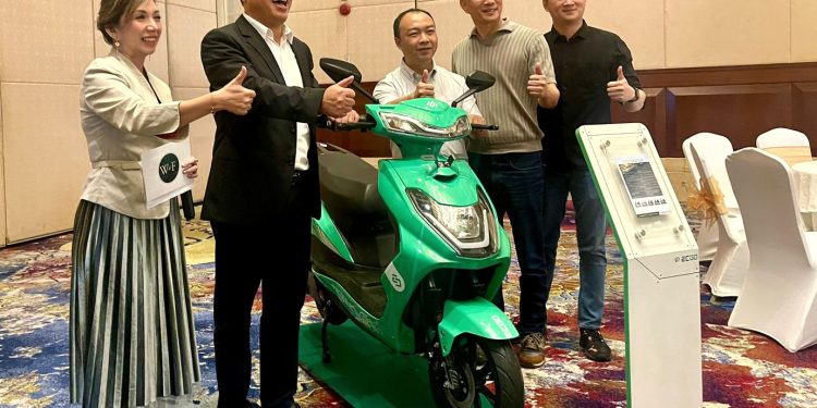 Laba, Ecgo, dan EvMoto Berkolaborasi Luncurkan Sewa Motor Listrik Sharing