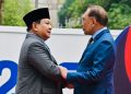 Keakraban Anwar Ibrahim dan Prabowo di KTT ASEAN di KLCC