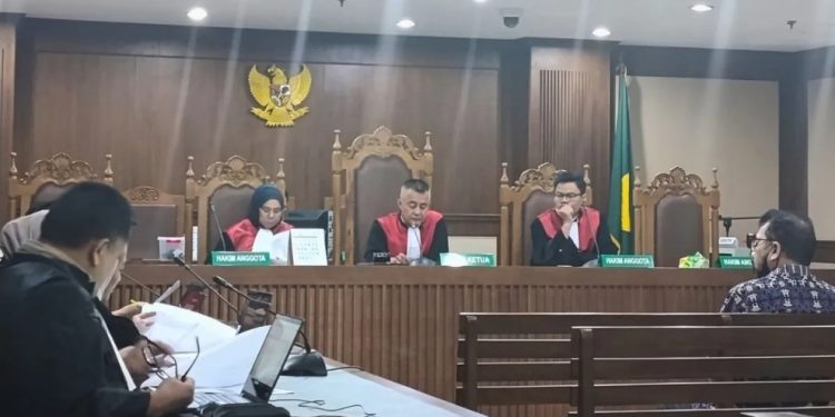 Majelis Hakim Heran Zarof Ricaf Memperkenalkan Calo Kasus Mantan Hakim Pengadilan Negeri Surabaya