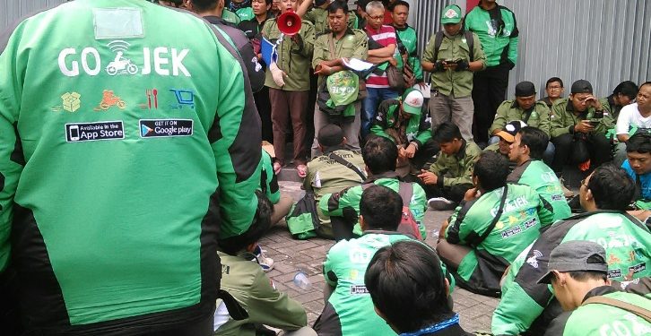 Imbas Aksi Ojol, Transjakarta Ubah Rute Berdasarkan Kondisi di Lapangan