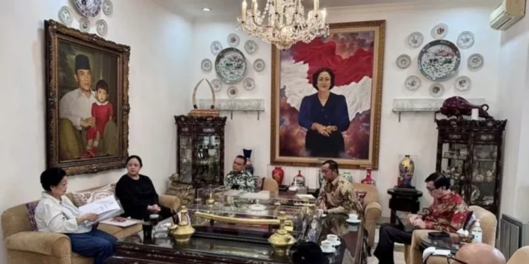 Kunjungan Dasco dan Mensesneg ke Rumah Megawati di Tengah Isu Reshuffle