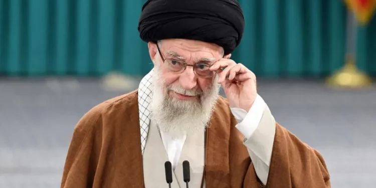 Khamenei Tegas Tidak Akan Menyerah dalam Kondisi Apapun