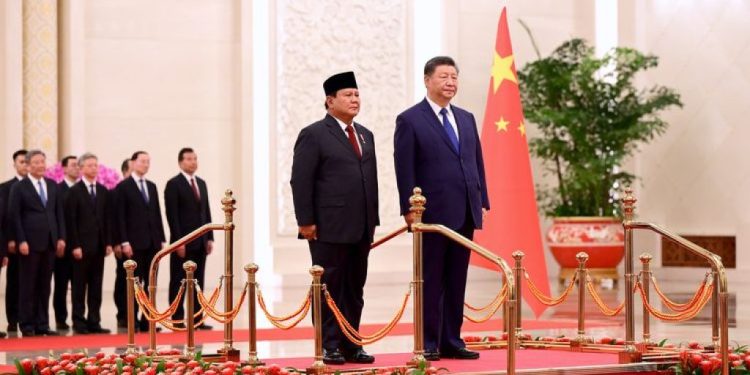 Menilai Keuntungan dan Kerugian Ketergantungan Indonesia pada China dan Amerika