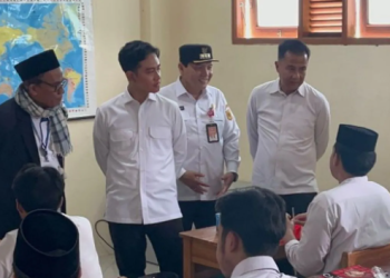 Gibran Ziarah ke Makam Bung Karno Ikrar Tidak Berhasil Redam Upaya Pemakzulan
