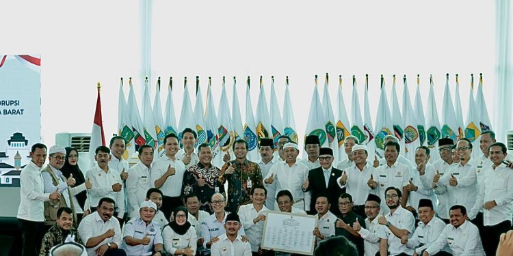 Wali Kota dan Ketua DPRD Bekasi Teken Komitmen Sinergi Pemberantasan Korupsi se-Jawa Barat