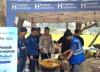 Warga Slum Area Depok Menikmati Sensasi Hidangan Chef Hotel