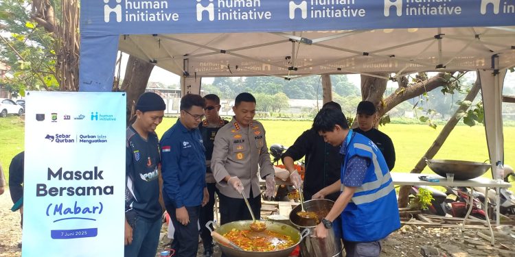 Warga Slum Area Depok Menikmati Sensasi Hidangan Chef Hotel