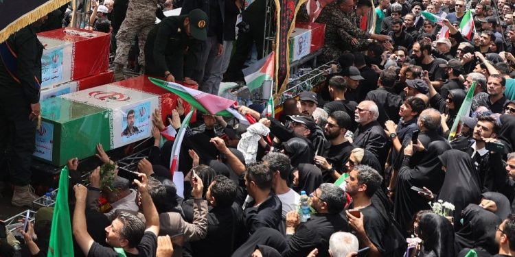 Iran Menggelar Upacara Pemakaman untuk Korban Serangan Israel