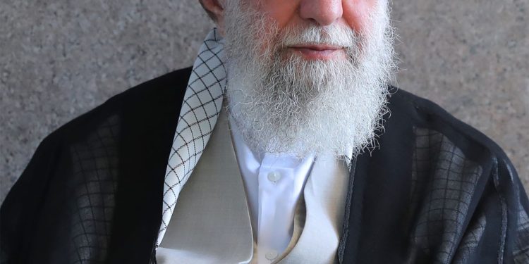 Menyerah bagi Bangsa Iran adalah Penghinaan menurut Ali Khamenei