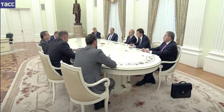 Putin Berusaha Bantu Rakyat Iran Dalam Pembicaraan dengan Menlu Iran