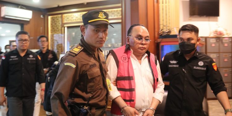 Ismail Thomas Terlibat Dugaan Korupsi IUP di Kubar, Kasusnya Berlanjut di Kejagung