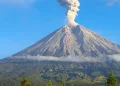 Tiga Gunung Erupsi Bersamaan Semeru Ili Lewotolok dan Dukono