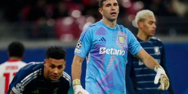 MU Tertarik Rekrut Emiliano Martinez dari Aston Villa