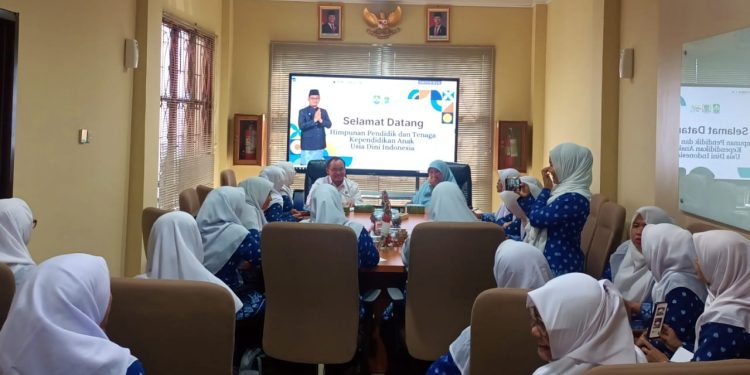 Audiensi HIMPAUDI Kota Bekasi ke DPRD untuk Peningkatan Kualitas dan Kesejahteraan Pendidik PAUD