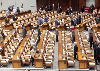 Pemerintah Korbankan Rp223 Triliun Anggaran Pendidikan untuk MBG, DPR Justru Naikkan Gaji