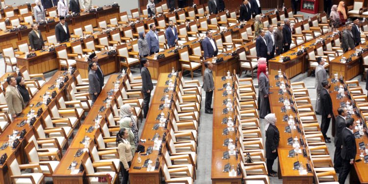 Pemerintah Korbankan Rp223 Triliun Anggaran Pendidikan untuk MBG, DPR Justru Naikkan Gaji