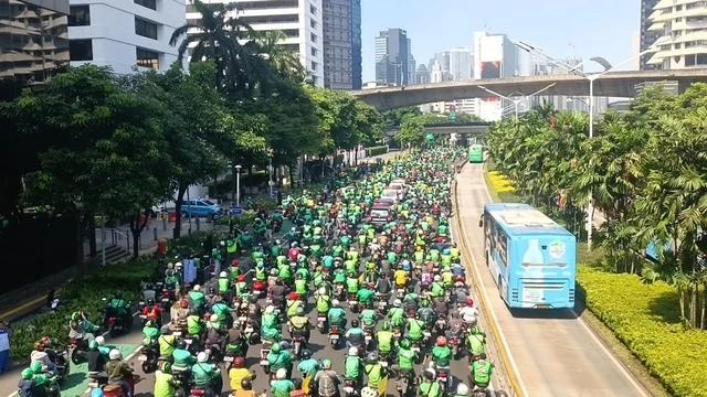 Ribuan Ojol Dampingi Affan sebagai Simbol Solidaritas di Jalanan