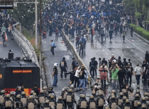 Hentikan Brutalitas Aparat dan Bebaskan Massa Aksi yang Ditangkap YLBHI