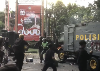Personel Polresta Denpasar Dilarikan ke Rumah Sakit Setelah Diserang Massa