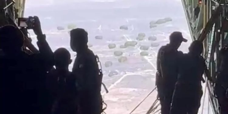 Pemerintah Kembali Kirim Bantuan ke Gaza Melalui Air Drop