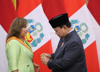 Prabowo dan Presiden Peru Kenang Momen Penghargaan Tertinggi 2024