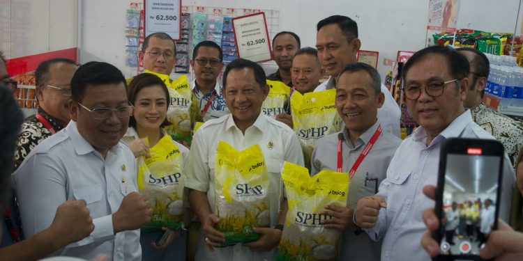 Mendagri Tito Pantau Stabilitas Pangan: SPHP Senjata Ampuh Tahan Harga Beras