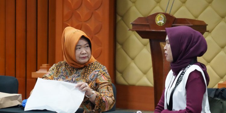 Bantal Rajut Chunky: Kreativitas Tanpa Batas Dari Perpustakaan MPR RI