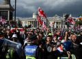 Demo Anti Imigran Terbesar di Inggris Ricuh, Banyak Polisi Terluka