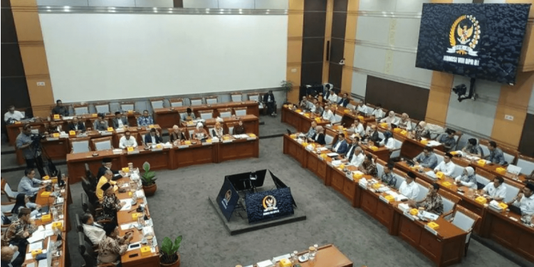 Pecat Anggota DPR Yang Pongah Bukan Nonaktif Untuk Redakan Emosi Publik