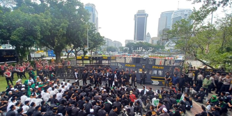 Aksi Bela Kiai, Negara Harus Berdiri Teguh Melawan Korporasi!