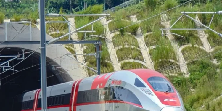 Perjanjian Kereta Cepat dengan Cina Dirahasiakan, Apa Jaminan Jokowi ke Cina?