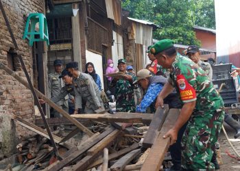 Pembongkaran Bangunan Liar oleh Pemkot Bekasi untuk Cegah Banjir di Margahayu