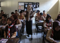 Insentif Guru Honorer Meningkat, DPR Minta Perhatian untuk Tenaga Administratif Sekolah