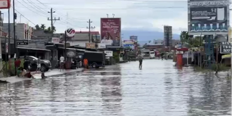 Banjir Genangi Jalur Lintas Barat Sumatera di Bengkulu, Polisi Tutup Akses Jalan