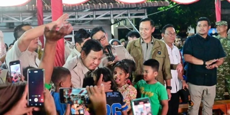 Selamat Tahun Baru dari Prabowo di Posko Pengungsian Tapsel