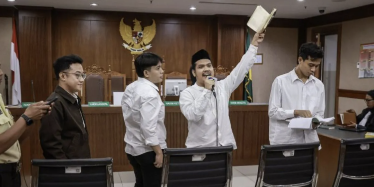 Alihkan Penahanan Delpedro dkk ke Tahanan Kota dengan Wajib Lapor